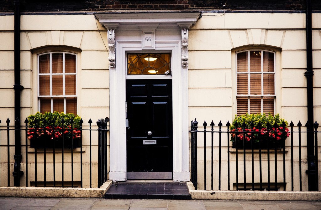 Make sure your listing adequately describes the property and answers basic questions, without overwhelming the reader or writing a novel.